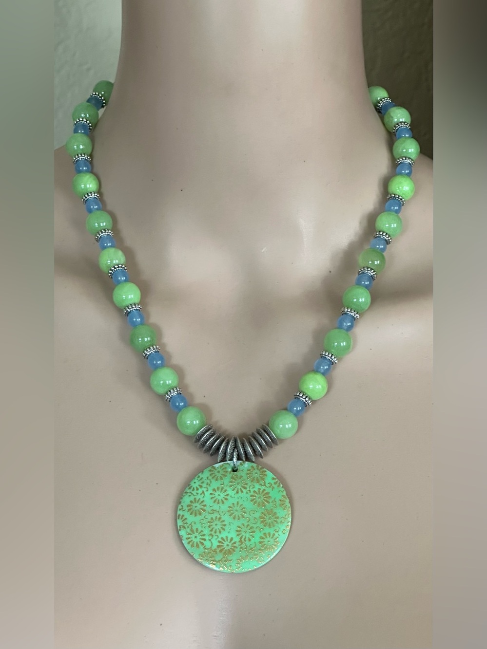 22 inch Green and Blue bead necklace NWOT